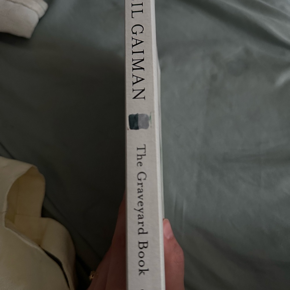 The Graveyard Book by Neil Gaiman Paperback - Picture 4 of 4